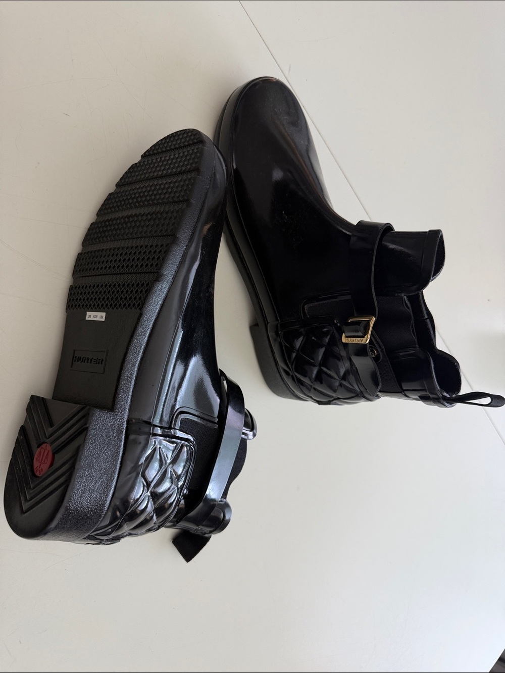 Hunter Women's Refined Quilted Gloss Chelsea boots